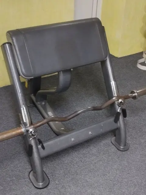 Pupitru Scott pentru bicepși